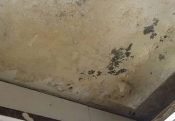 新邱阳台漏水维修公司分享下新邱卫生间渗水维修需要注意哪些问题。